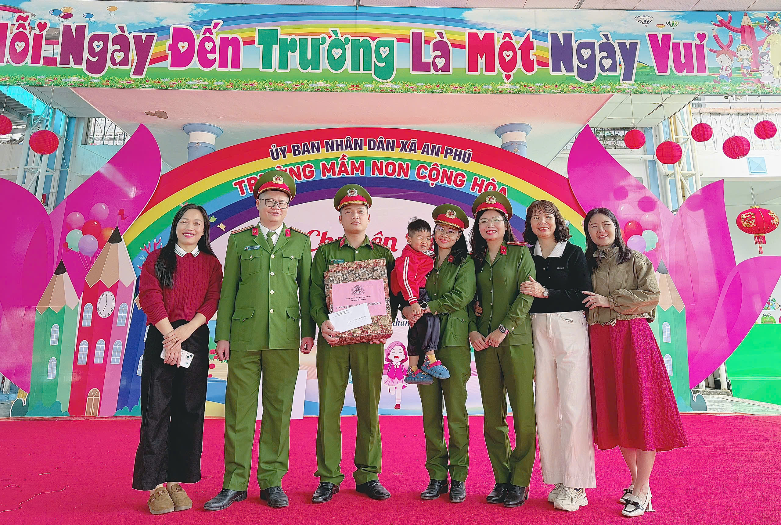 Công an xã An Phú triển khai phong trào “Nâng bước em tới trường”